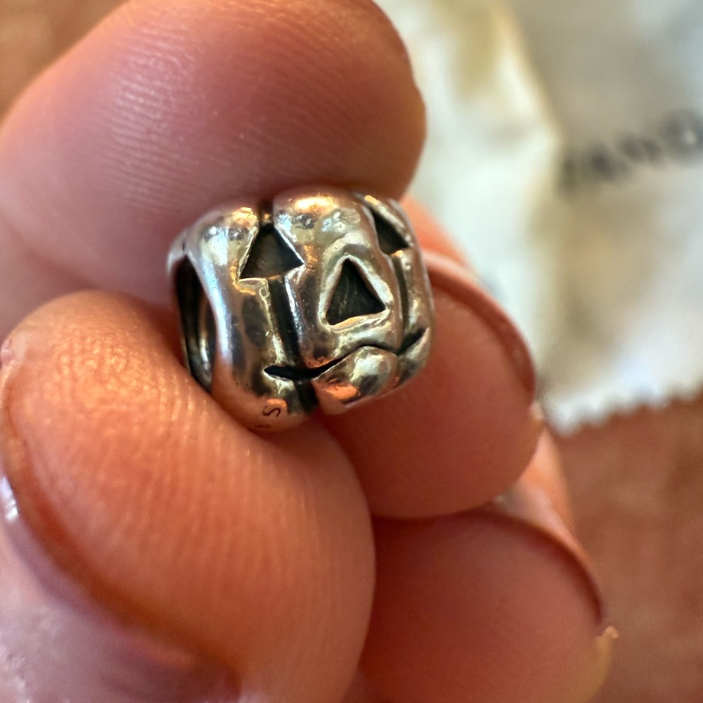 Pandora Jack O Lantern charm! Retired charm. Halloween